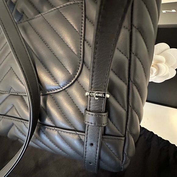 Chanel Black Chevron Quilted Lambskin Leather Large Urban Spirit Backpack - Picture 15 of 15
